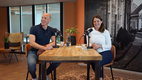 Matthew in gesprek tijdens de opname van de podcast 'De Waarde van Werk' voor de aflevering: De (on)zin van vitaliteit