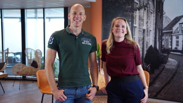 Matthew en Natascha Schenk in gesprek tijdens de opname van de podcast 'De Waarde van Werk' voor de aflevering: De (on)zin van de RIV-toets