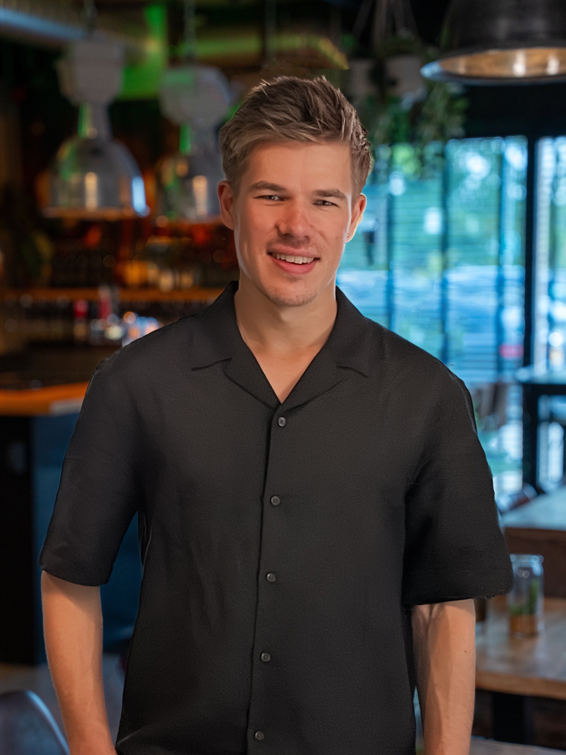 man in zwart overhemd - portret